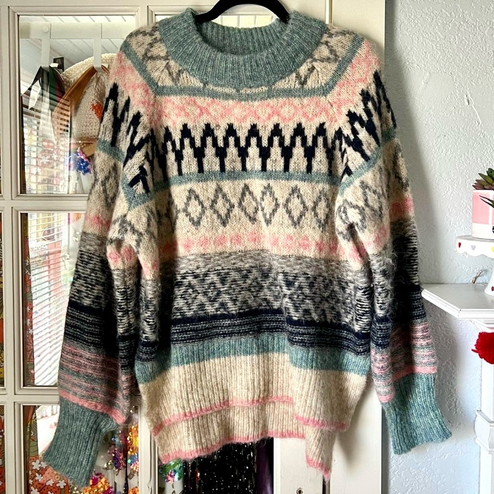 Talulah Vintage Looking Sweater - Size Large